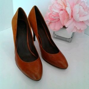 Modern vintage high heels shoes pumps